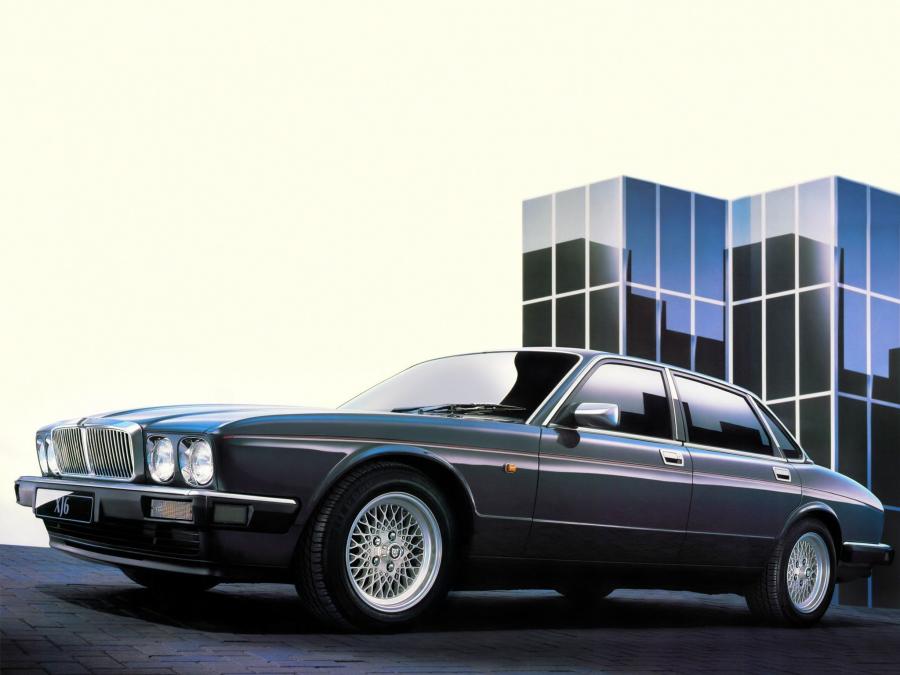 Jaguar XJ6 1986 года  (фото 1 из 3)